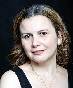 Fl&aacute;via Oliveira