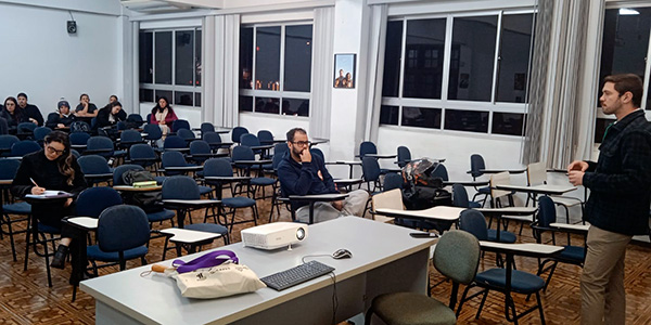 Setembro Amarelo: Questões culturais e níveis de risco do suicídio são tema de debate com futuros profissionais da saúde