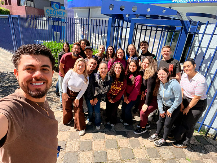 Acadêmicos de Farmácia da FAPAR realizam visita técnica à CEQNEP